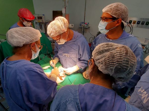 Pela-primeira-vez-equipe-100-baiana-realiza-cirurgia-para-separacao-de-gemeos-siameses-7